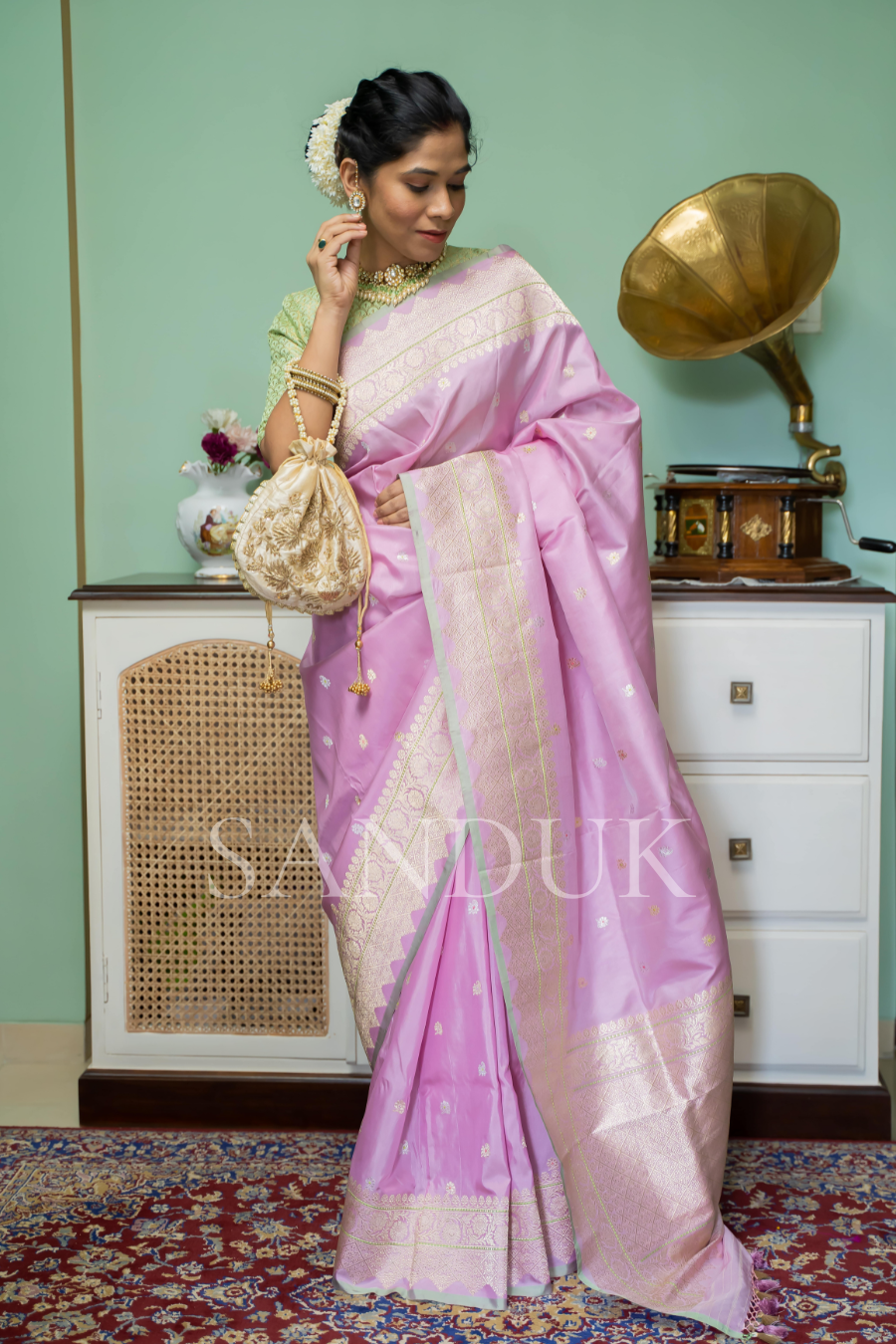 nirvi (saree)