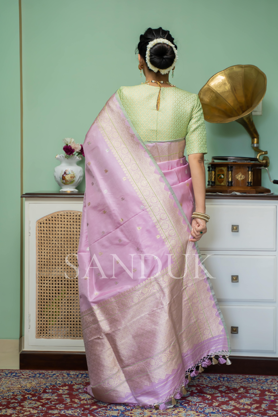 nirvi (saree)