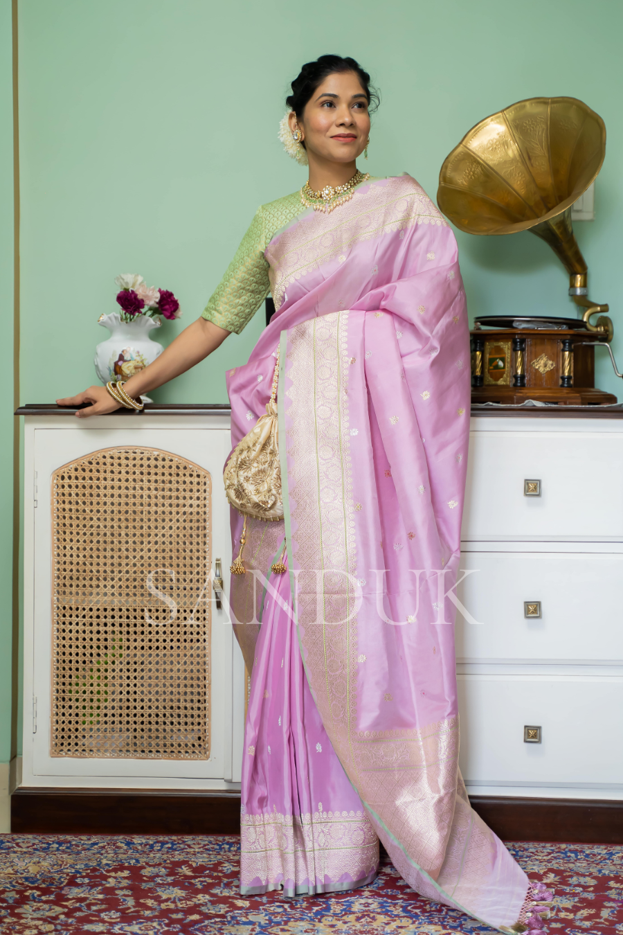 nirvi (saree)
