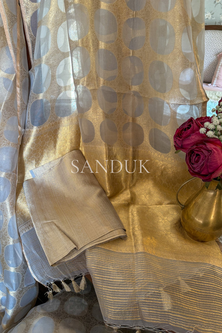 Manika Kora (Saree)