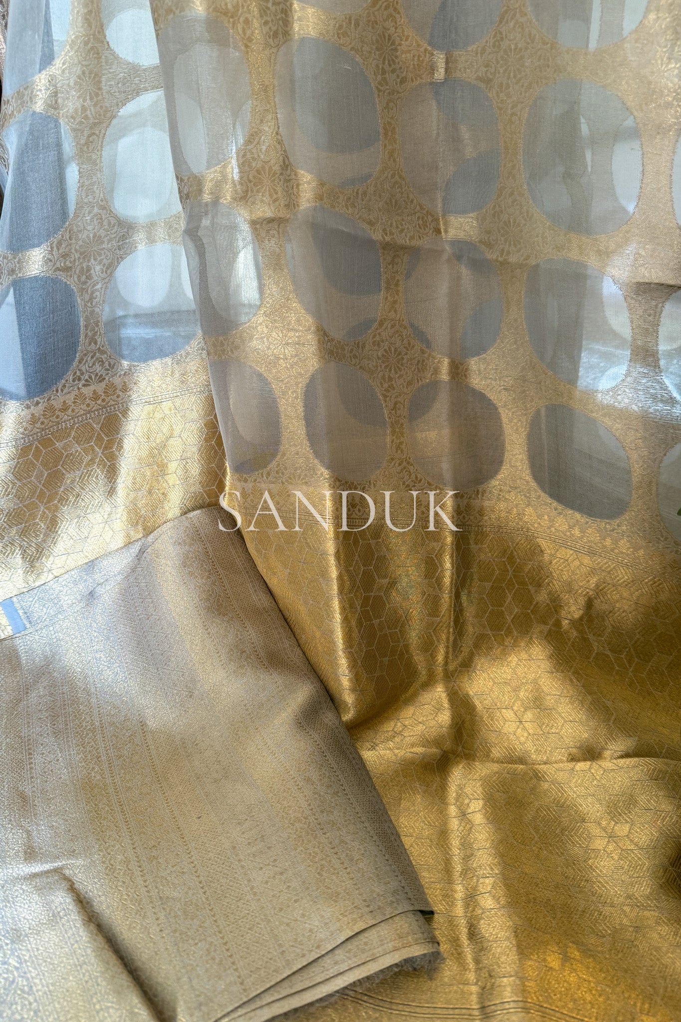 Manika Kora (Saree)