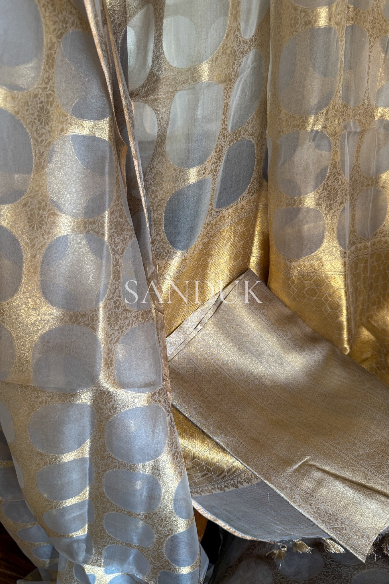 Manika Kora (Saree)